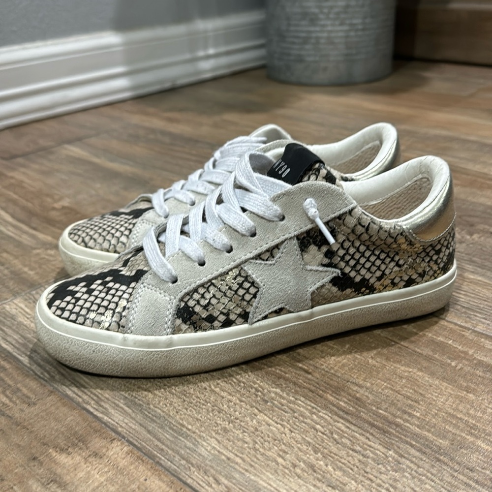 Steve Madden Philosophy sneaker